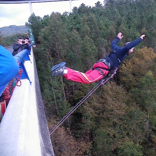Puenting sobre el r&iacute;o Deza - Pontevedra